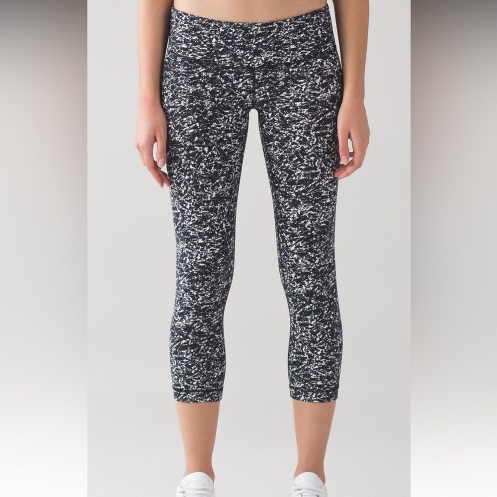 Lululemon Wunder Under Crop 21” Iced Wave White Black Leggings size 2